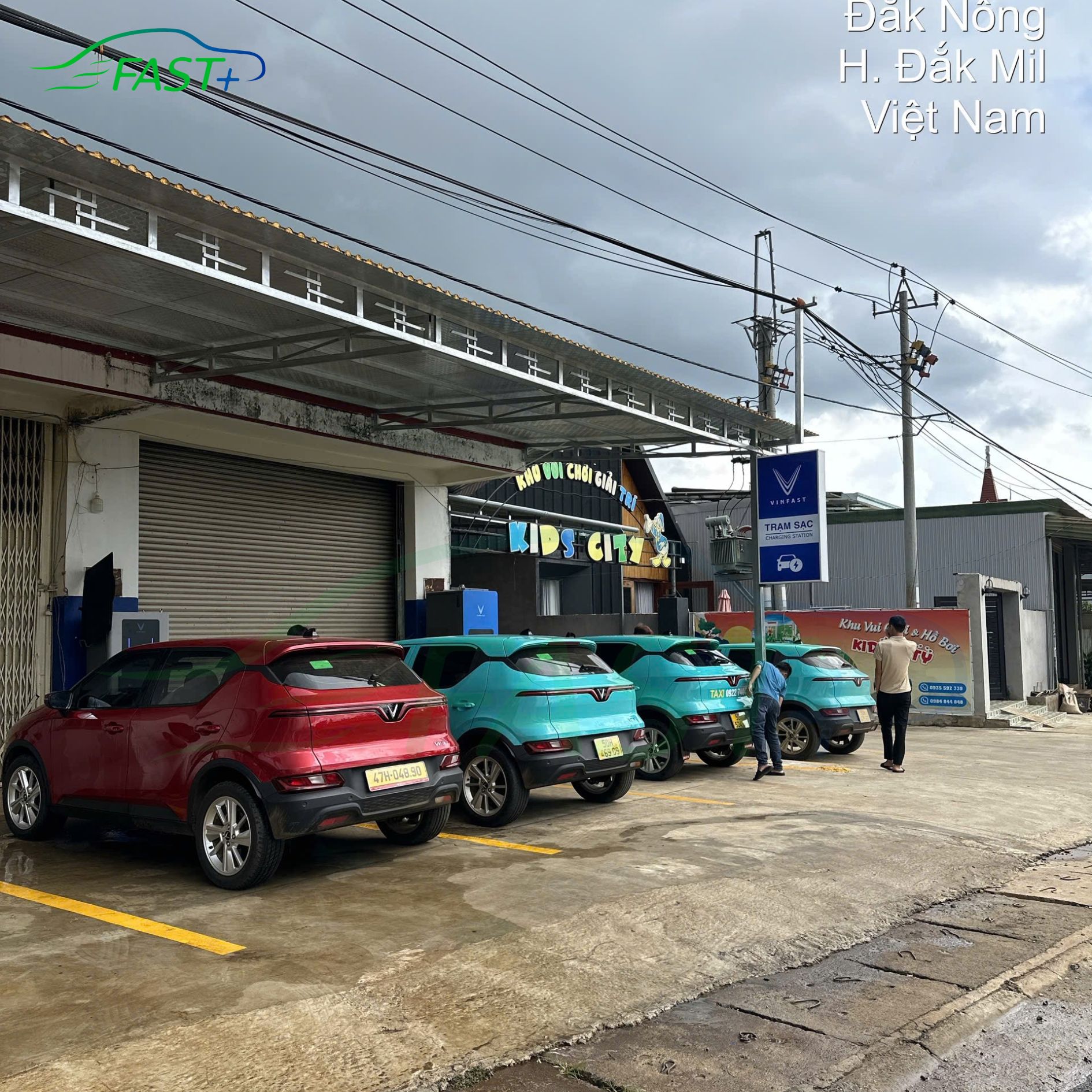 TRẠM SẠC – GÓC NĂNG LƯỢNG XANH GIỮA THẾ GIỚI TRẺ THƠ