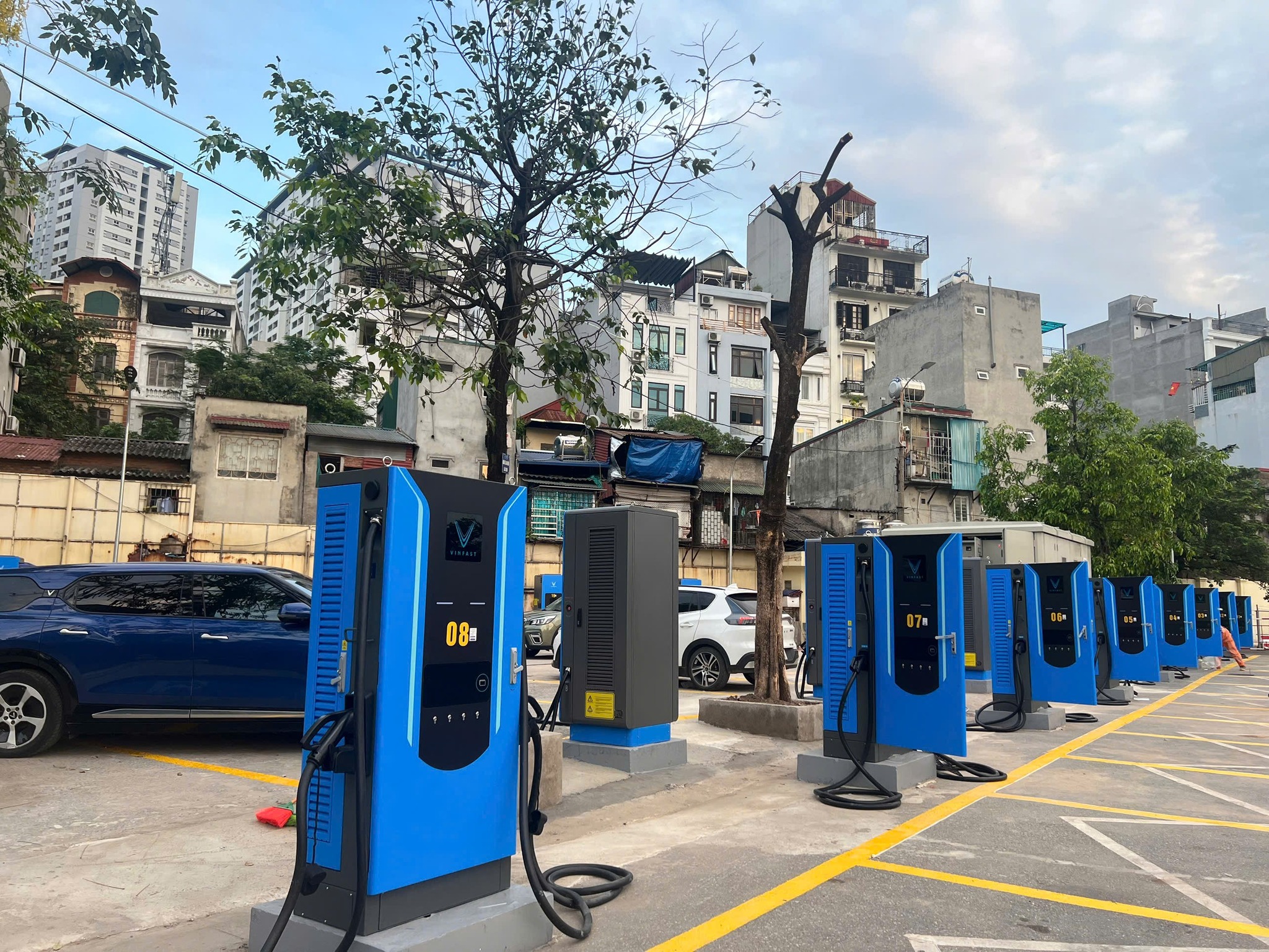 FAST+ CHÍNH THỨC KHAI TRƯƠNG TRẠM SẠC 40 SÚNG SẠC TẠI BẾN XE GIÁP BÁT!