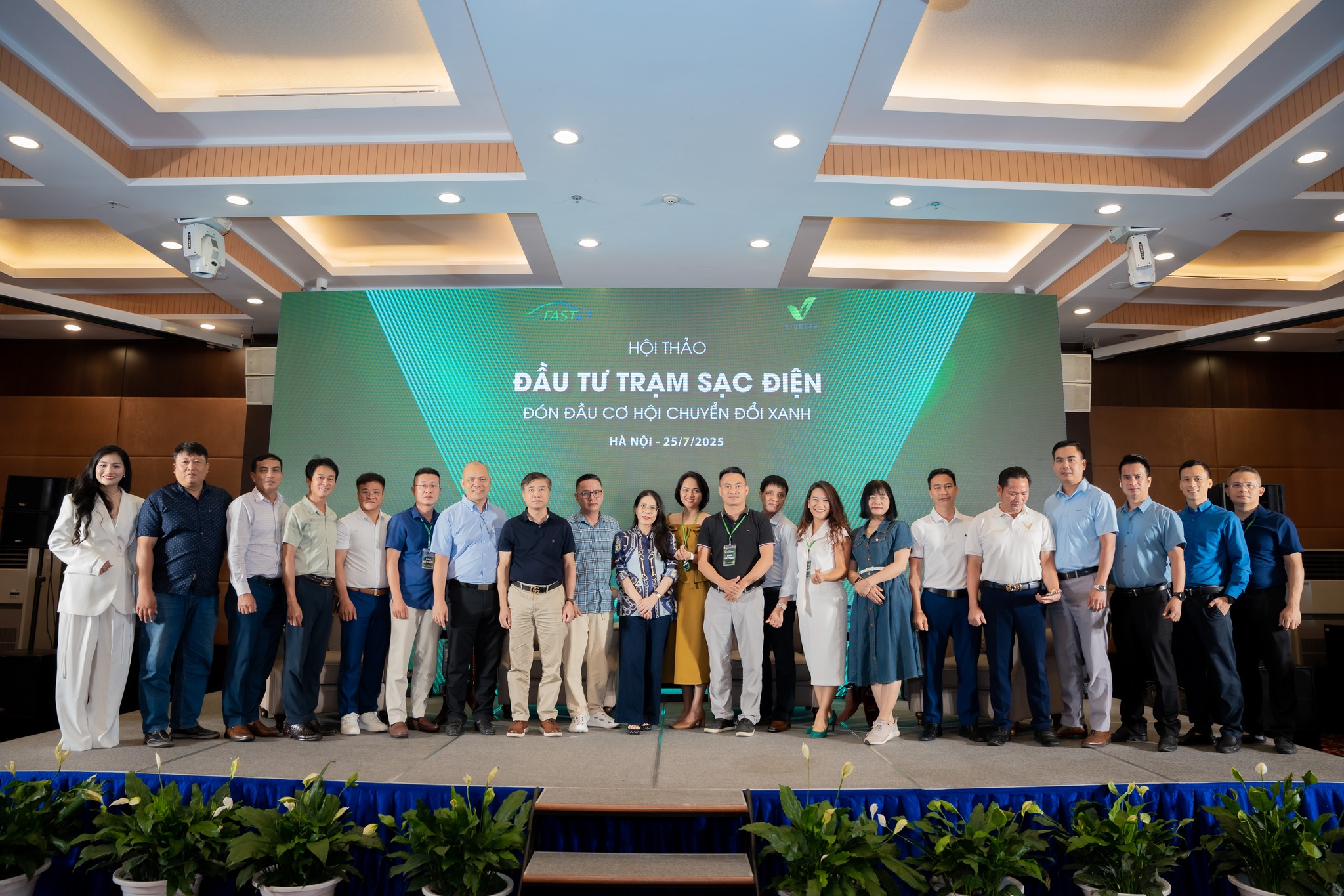 TỔNG KẾT THÀNH CÔNG HỘI THẢO ĐẦU TƯ TRẠM SẠC – ĐÓN ĐẦU CƠ HỘI CHUYỂN ĐỔI XANH