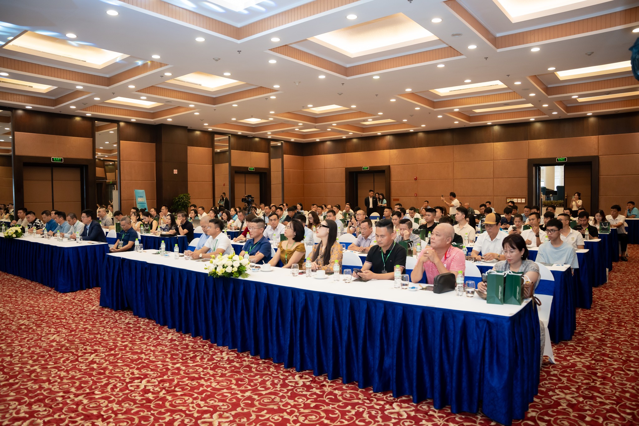 TỔNG KẾT THÀNH CÔNG HỘI THẢO ĐẦU TƯ TRẠM SẠC – ĐÓN ĐẦU CƠ HỘI CHUYỂN ĐỔI XANH