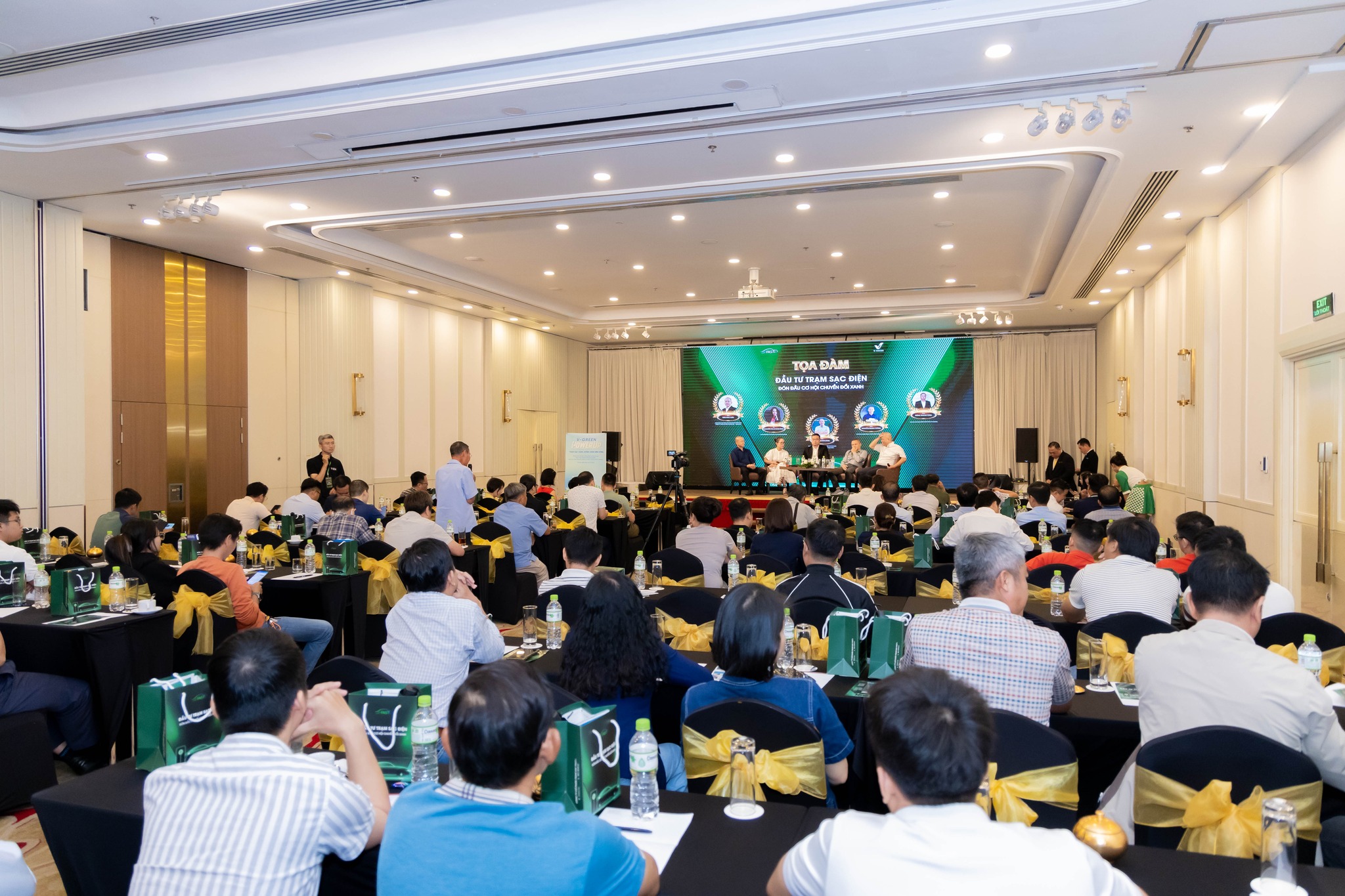 TỔNG KẾT SỰ KIỆN ĐẦU TƯ TRẠM SẠC – ĐÓN ĐẦU XU HƯỚNG CHUYỂN ĐỔI XANH TẠI TP.HCM