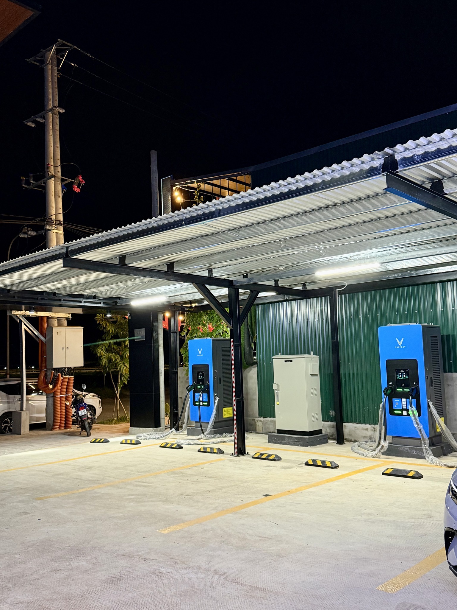 THẾ NÀO LÀ MỘT TRẠM SẠC SANG – XỊN – MỊN?