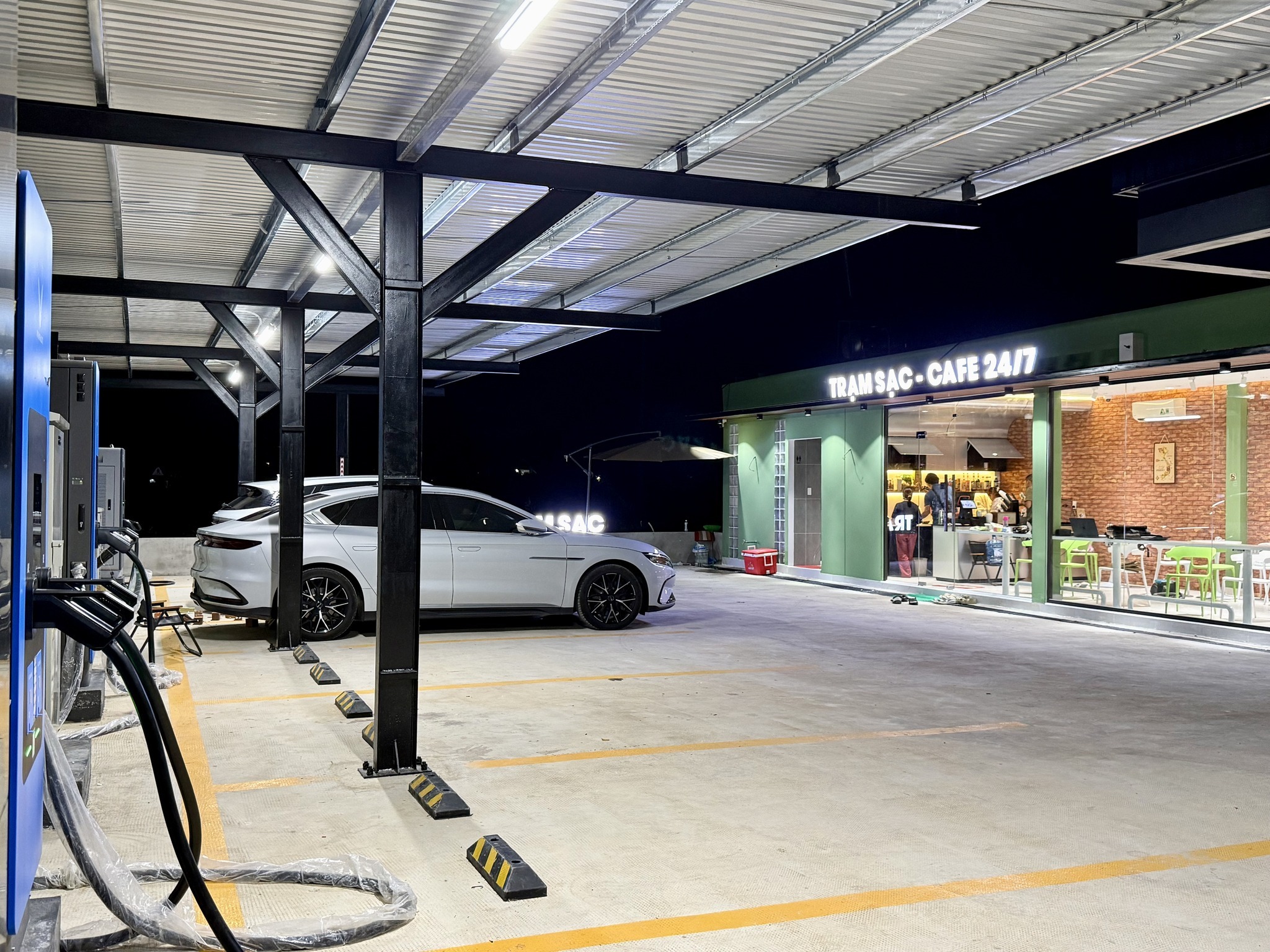 THẾ NÀO LÀ MỘT TRẠM SẠC SANG – XỊN – MỊN?