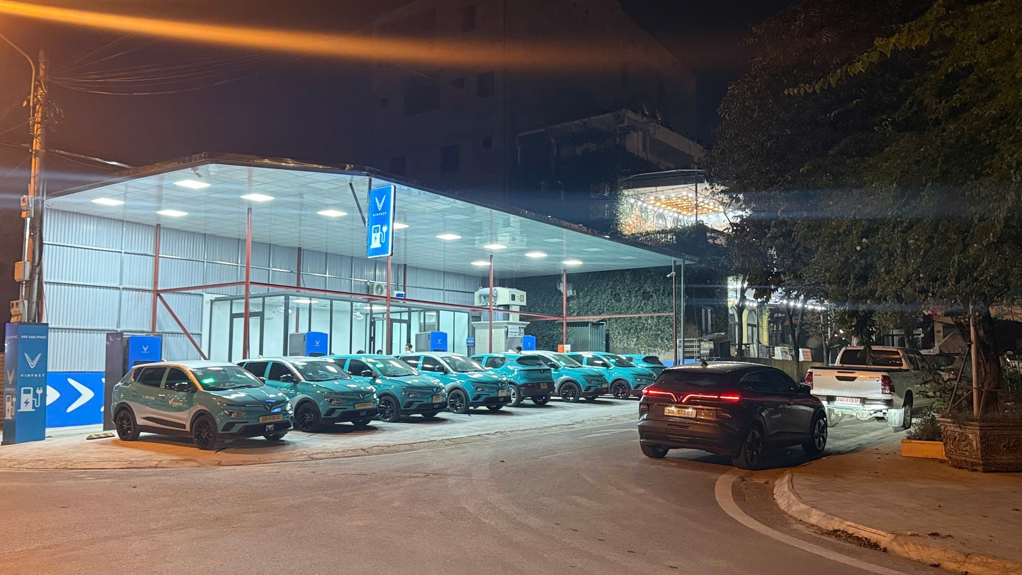 LÀO CAI: TRẠM SẠC CHÍNH THỨC ĐI VÀO HOẠT ĐỘNG ĐÔNG VUI NHỘN NHỊP