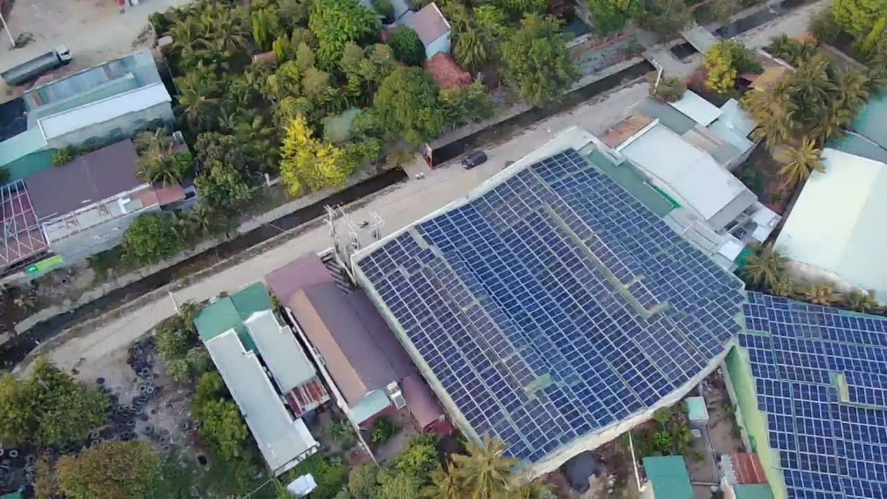 TRẠM SẠC KẾT HỢP ĐIỆN MẶT TRỜI – XU THẾ TƯƠNG LAI CỦA NĂNG LƯỢNG XANH