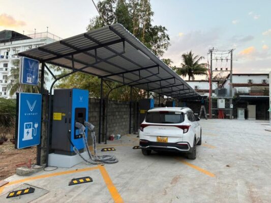 HOÀN THIỆN LẮP ĐẶT TRẠM SẠC TẠI PHÚ QUỐC – DẤU ẤN FAST+ SAU NHỮNG NGÀY THI CÔNG VẤT VẢ