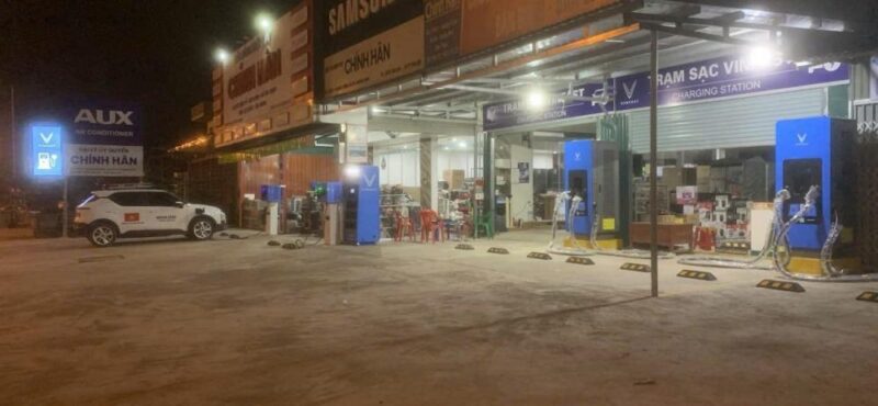 FAST+ TĂNG TỐC TRIỂN KHAI HƠN 170 TRỤ SẠC TRÊN TOÀN QUỐC KỊP ON TRƯỚC TẾT