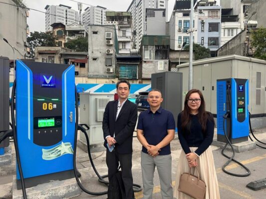 ĐÀI TRUYỀN HÌNH NHẬT BẢN PHỎNG VẤN VỀ MÔ HÌNH TRẠM SẠC NHƯỢNG QUYỀN