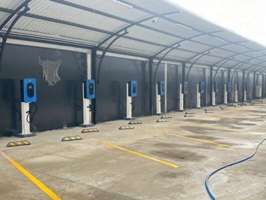 “SIÊU DỰ ÁN” 30 TRỤ SẠC TẠI TP. HỒ CHÍ MINH, FAST+ TIẾP TỤC GHI DẤU VỚI QUY MÔ ẤN TƯỢNG!